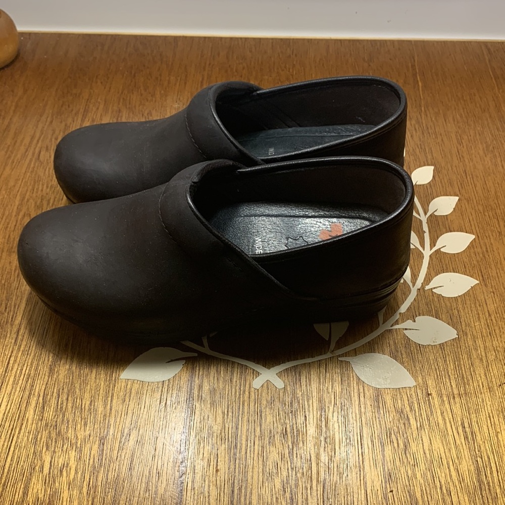 Dansko Size 40 - image 3